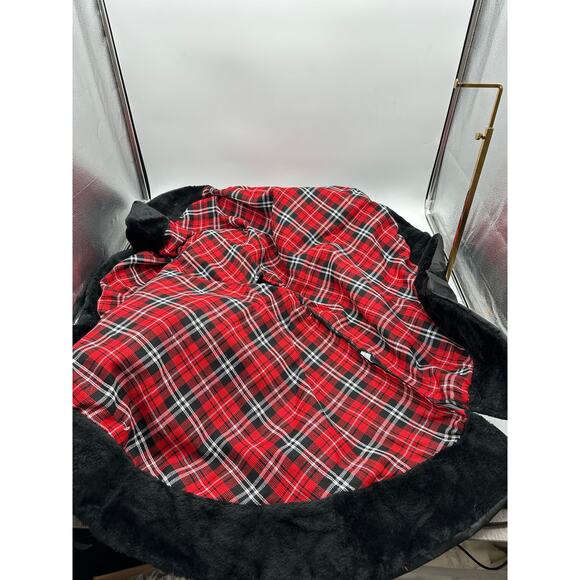 Tartan TREE SKIRT 21.5" Red plaid Christmas felt trim black Faux Fur trim Plush - Picture 2 of 4